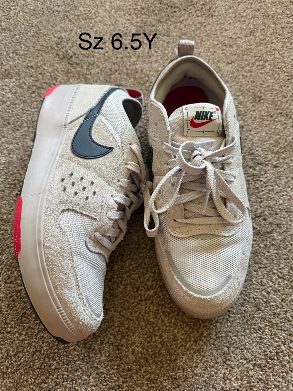 Kids Nike Sneakers sz 6.5Y